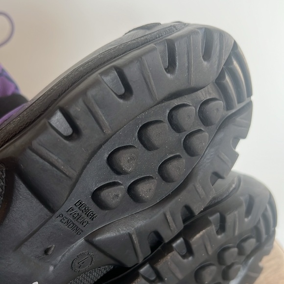 Girls size 4 Kamik purple and black boot. Waterproof. Exc condition - Picture 5 of 7
